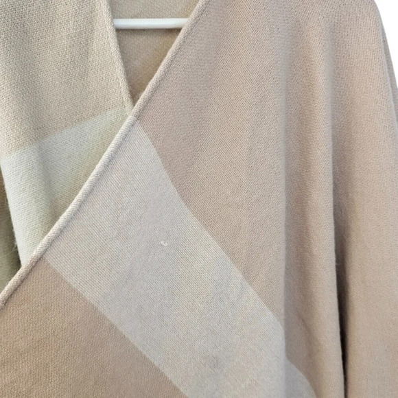 Soia & Kyo Womens Cape Shawl Color Block One Size Tassel Wrap - Picture 8 of 8